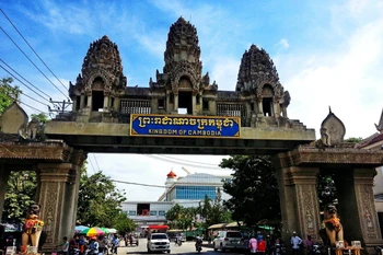 阿兰亚普拉特—波贝（Aranyaprathet - Poipet）国际口岸，是泰国与柬埔寨之间的重要国际口岸。图自Thanate Tan／Flickr