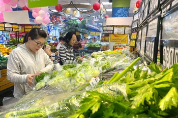 正月初三越南市场供应充足 物价平稳。图自越通社