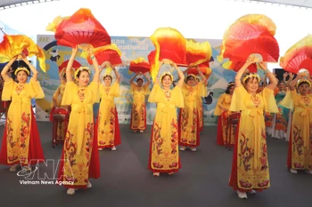 越南在2026年澳门国际幻彩大巡游上大放异彩。图自越通社
