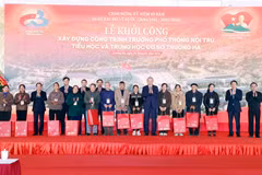 越共中央总书记苏林出席高平省长河九年一贯制寄宿学校开工仪式。图自越通社
