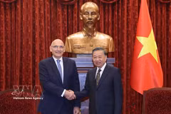 越共中央总书记、国家主席苏林会见阿塞拜疆总统特使埃尔欣·阿米尔贝科夫。图自越通社