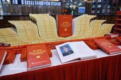原越南国家主席梁强新书首发仪式。图自越通社