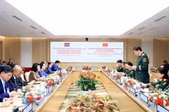 柬埔寨国会主席访问越南军队电信工业集团。图自越通社