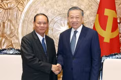苏林总书记、国家主席会见老挝人革党中央书记处常务书记维莱·拉坎丰。图自越通社