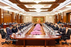 越南国会主席陈青敏与中国全国人代大常委会委员长赵乐际举行会谈。图自越通社
