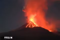 印度尼西亚：火山喷发致机场临时关闭。图自新华社/越通社