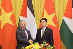 越南国家主席梁强与约旦国王阿卜杜拉二世举行会谈。图自越通社