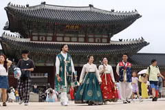 韩国首尔吸引大量国际游客。图自韩联社/越通社