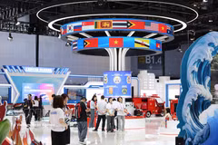 2026年东博会上的人工智能（AI）展区吸引中国与东盟企业及民众的广泛关注。图自越通社