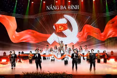 “巴亭之光”政论性文艺晚会。图自越通社