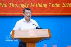 越南政府总理黎明兴在越池市与富寿省委常委会举行工作会议。图自越通社