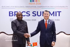 越南政府总理黎明兴会见布隆迪总统埃瓦里斯特·恩达伊施米耶。图自越通社