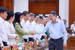 越南政府总理黎明兴与同塔省委常委会举行工作会议。图自越通社