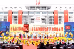 越共中央总书记、国家主席苏林出席西贡-嘉定市被命名为胡志明市50周年纪念典礼。图自越通社