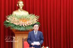 越共中央政治局委员、中央书记处常务书记陈锦秀发言。图自越通社