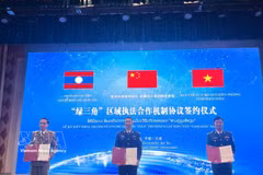 越中老三国代表签署绿三角区域执法合作机制协议。图自越通社