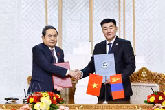 越南国会与蒙古国议会签署合作谅解备忘录。图自越通社