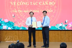 杜清平同志出任芹苴市委书记。图自越通社