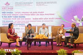 与会演讲者和专家在研讨会上重点分享了在构建电影制作环境方面的国际经验、各地方对摄制组的支持政策、电影产业的国际合作趋势等。图自越通社