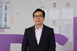 英国曼彻斯特大学教授邓越英。图自越通社