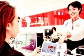 越南东南亚商业股份银行（SeABank）同步推进排放管理、能源优化、数字化转型，并在内部推广绿色行为。图自nhandan.vn