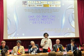 越南中央纪录与科学电影制片厂副总经理郑光松在记者会上发表讲话。图自qdnd.vn