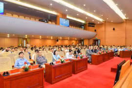 出席题为“越南政府2025年4月29日颁布的关于规范银行业受控测试机制的第94号法令实施情况”座谈会的代表。图自Vietnam+