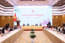 政府例行记者会场景。图自越通社
