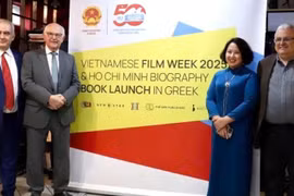 越南驻希腊大使范氏秋香和各位代表参加开幕式。图自越通社