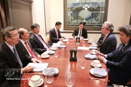 越共中央政治局委员、中央科技、创新与数字化转型指导委员会副主任、河内市委书记阮维玉会见Rosen Partners集团执行经理丹尼尔·罗森。图自越通社