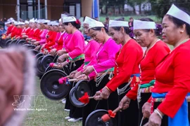 富寿省芒族锣铮演出活动。图自越通社