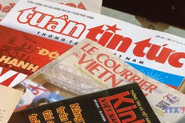 越通社千余份出版物登陆“河内五门口”观光列车 开启文化与资讯之旅