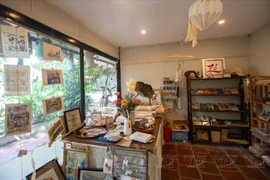 用楮纸制作的产品的销售空间。图自《越南画报》