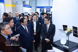 以“三个推动”和“三个共同”精神发展航天科技