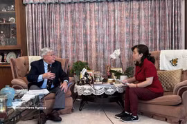 澳大利亚新南威尔士大学澳大利亚国防学院的卡尔·塞耶接受越通社记者采访。图自越通社