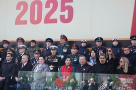 越共中央总书记苏林与夫人出席纪念苏联伟大卫国战争胜利80周年庆典。图自越通社