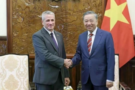 2024年7月3日，越南国家主席苏林会见白俄罗斯共和国新任驻越南大使乌拉基米尔·巴拉维库。图自越通社