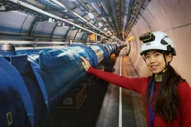 墨尔本大学博士研究生、欧洲核子研究中心 (CERN) 物理学家范黎河秋。图自越通社