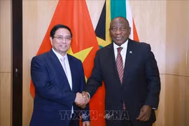 越南政府总理范明政会见南非总统西里尔·拉马福萨。图自越通社