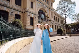 2024年苏格兰世界小姐探索胡志明市标志性景点。图自Vietnam+