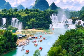 板约瀑布。图自越通社