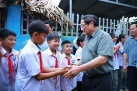 范明政总理莅临清化省山区边境乡视察并指导工作