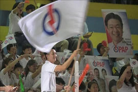 人民行动党 (PAP) 支持者等待大选结果。图自新华社