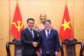 胡志明国家政治学院常务副院长阮维北副教授会见来访的老挝人民革命党中央对外部代理部长本莱·班达努冯（Bounleua Phandanouvong）。图自越通社