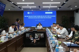 越南北部电力总公司总经理阮德善主持会议。图自https://npc.com.vn/.jpg