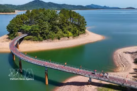 河静省格木湖的壮美风光