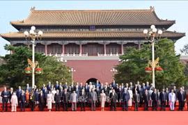 反法西斯战争胜利纪念活动间隙：国家主席梁强会见各国领导人
