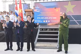 两国领导人共同见证了援助资金交接仪式，这是越南红十字会启动以“越古友谊65周年”为主题的支援古巴人民活动（第二轮）。图自越通社