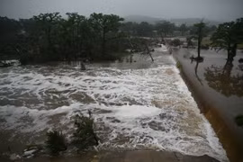 2025年7月4日美国得克萨斯州克尔县发生严重山洪灾害。图自U.S. Coast Guard