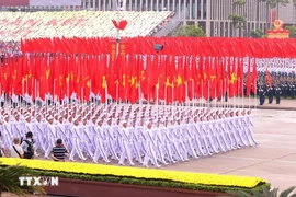 八月革命胜利暨九二国庆80周年庆典、阅兵和群众游行活动隆重举行。图自越通社。